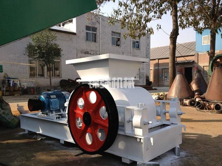 對輥制砂機(jī)(圖2)